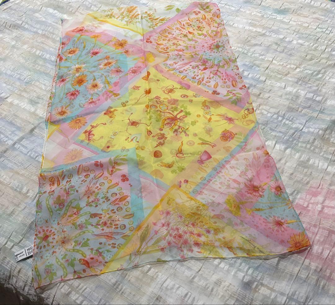 Ferragamo(フェラガモ)シルクショール