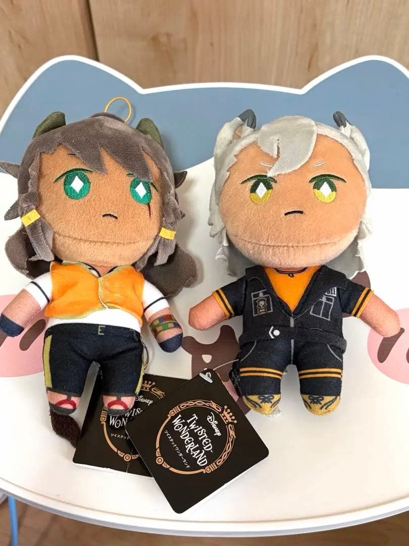 ツイステッドワンダーランド寝そべりぬいぐるみ 5点セット　おまけ2個