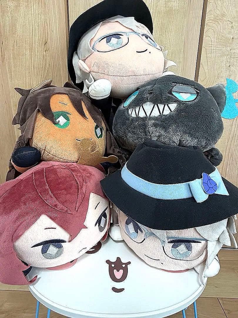 ツイステッドワンダーランド寝そべりぬいぐるみ 5点セット　おまけ2個