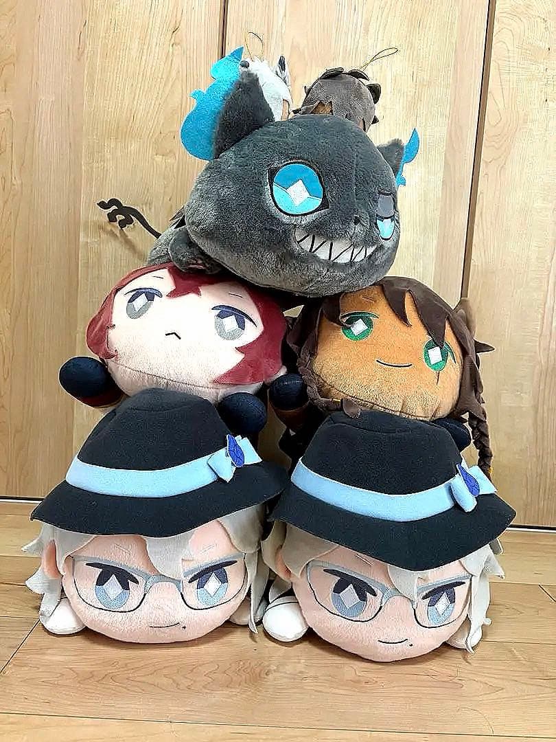 ツイステッドワンダーランド寝そべりぬいぐるみ 5点セット　おまけ2個