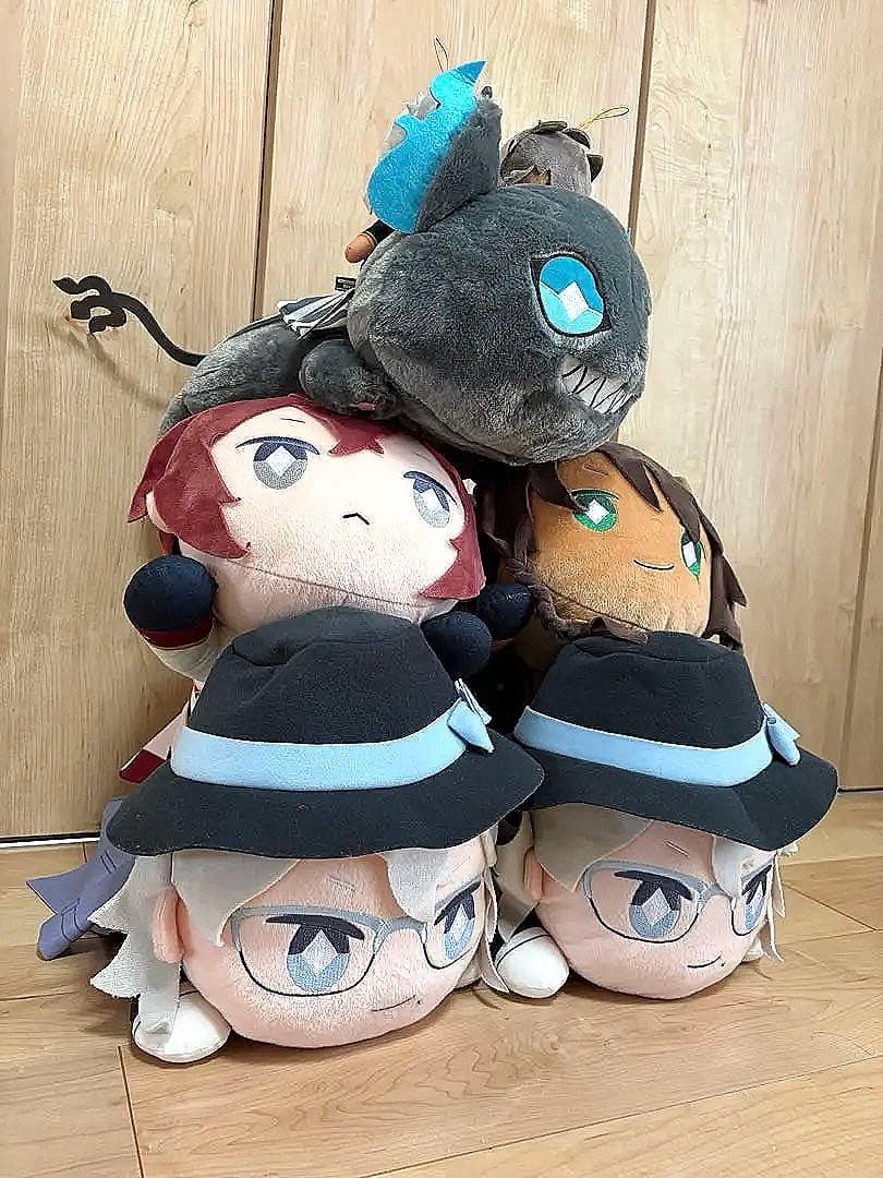 ツイステッドワンダーランド寝そべりぬいぐるみ 5点セット　おまけ2個