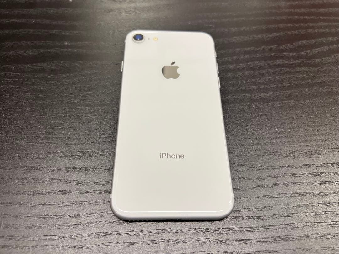 【美品】iPhone8 シルバー 64GB【SIMフリー】