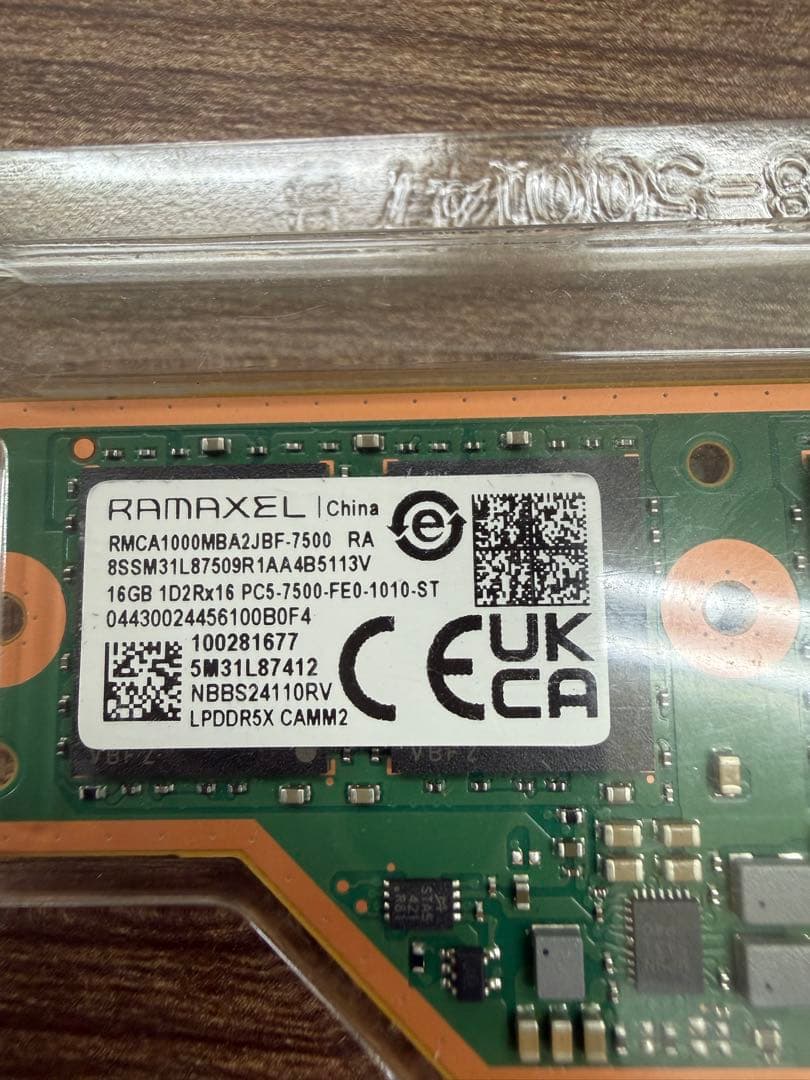 LPDDR5X CAMM2 16GBメモリ