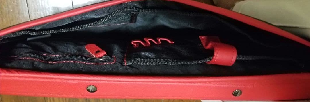 フェラーリ　ノートパソコン/タブレット用キャリアバッグ　ストラップ付き　本革