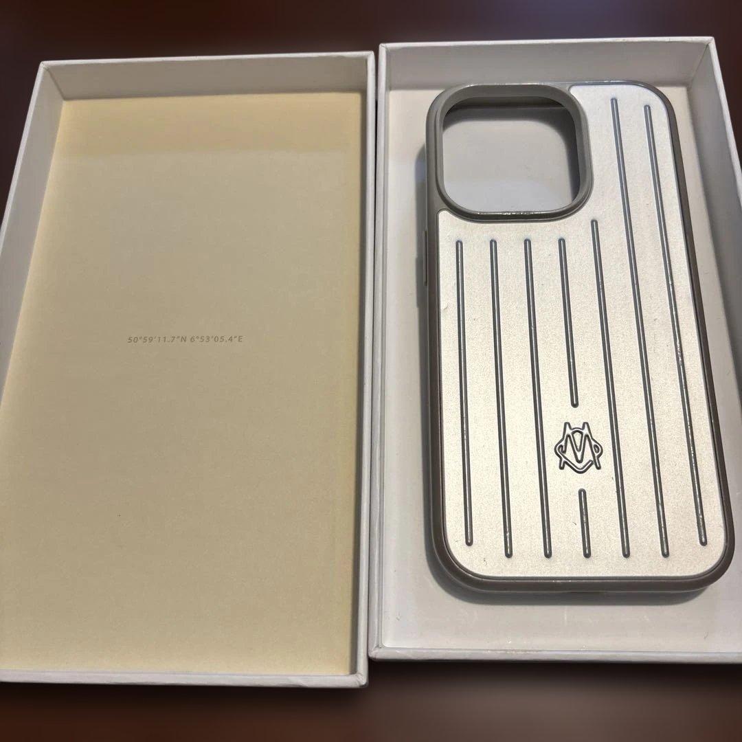 RIMOWA iPhone 14 Pro ケース シルバー