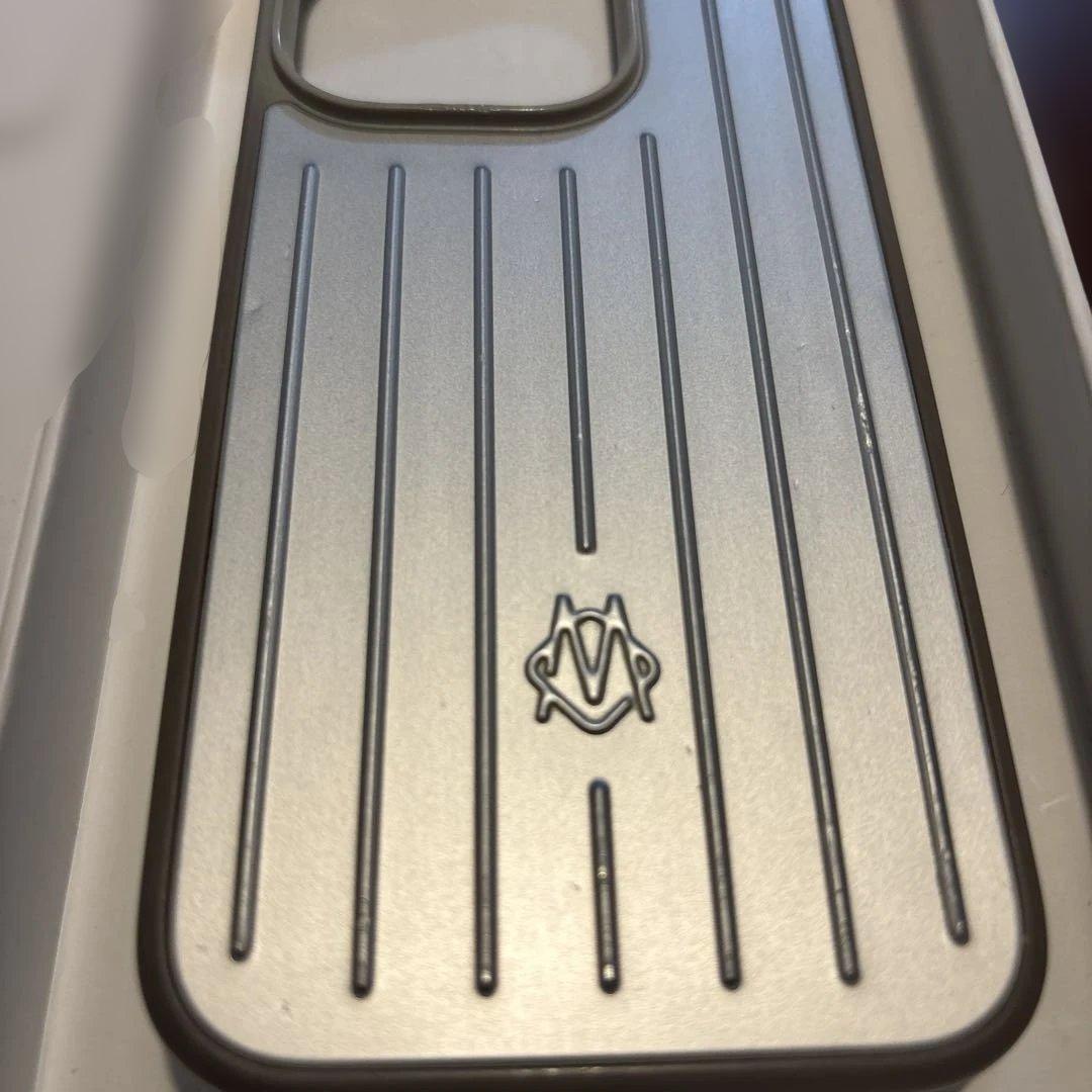 RIMOWA iPhone 14 Pro ケース シルバー