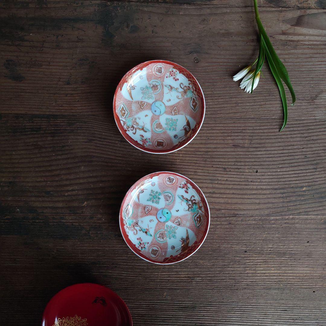 【ご成約】赤絵 印判 陰陽太極図 鶴に花蝶 2枚 骨董 アンティーク B