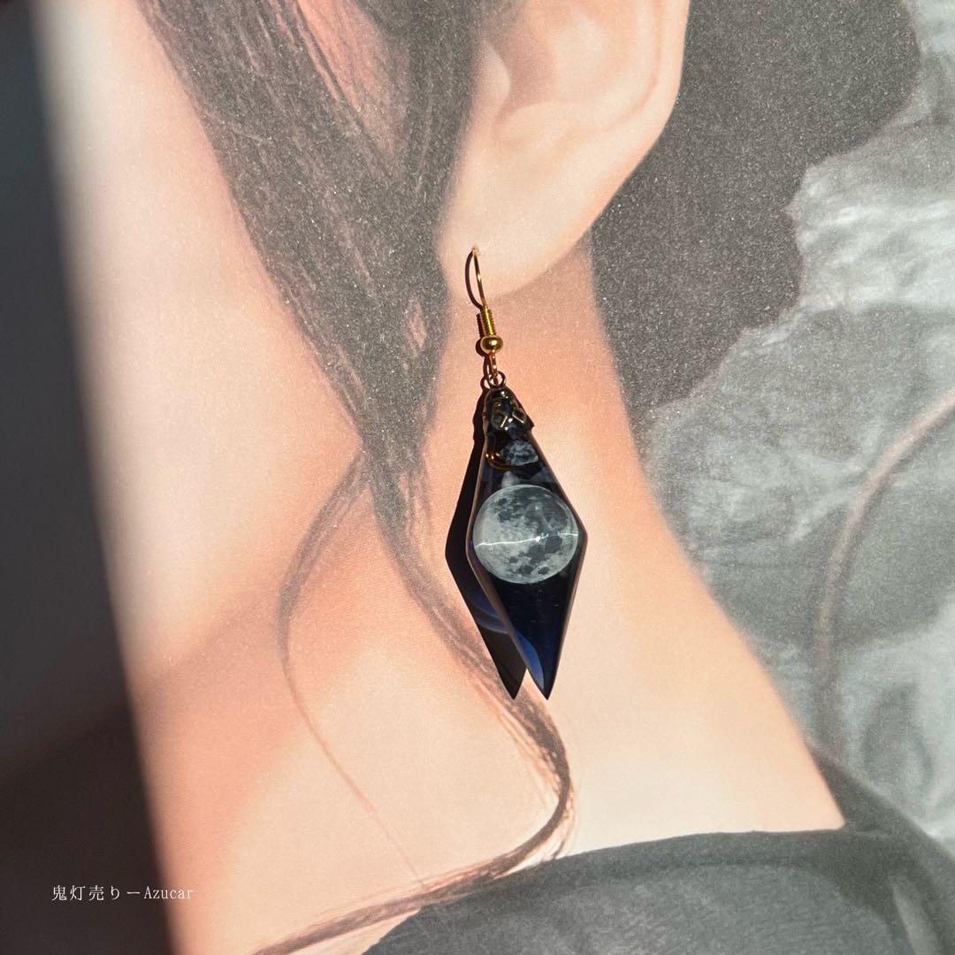 歯車で動く上弦の蓄光ペンデュラム月とランタンのスチームパンク ピアス　イヤリング