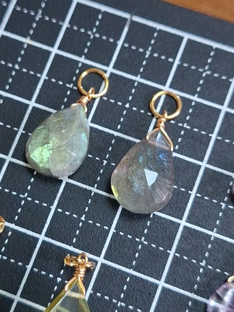 あつ様 No.2486 わけあり ラブラドライト チャーム