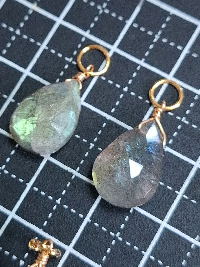 あつ様 No.2486 わけあり ラブラドライト チャーム