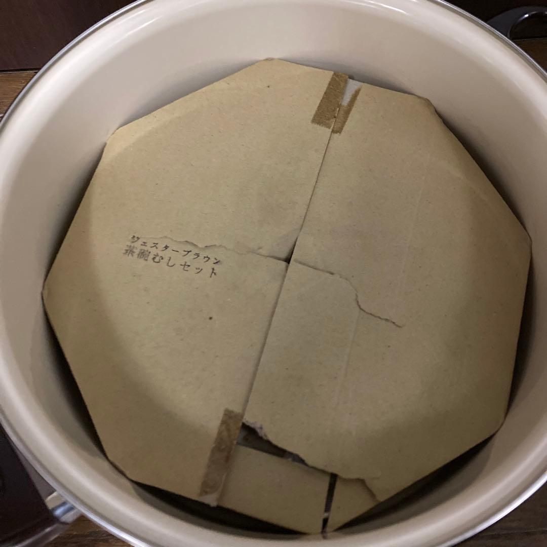 ジェスターブラウン　ホーロー　深型万能鍋　両手鍋　リス柄　蒸し碗4個　レトロ