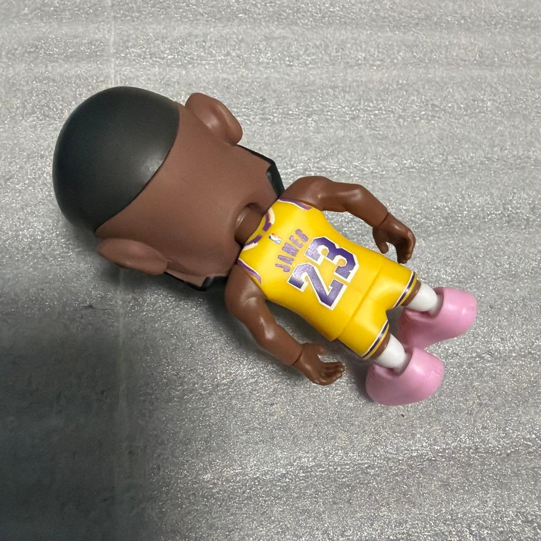 NBA BALLERS レブロン・ジェームズ フィギュア