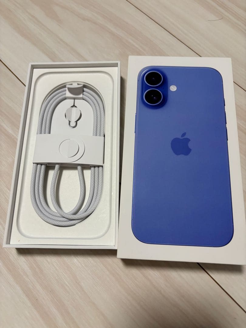 Apple iPhone 16 256GB バッテリー90%