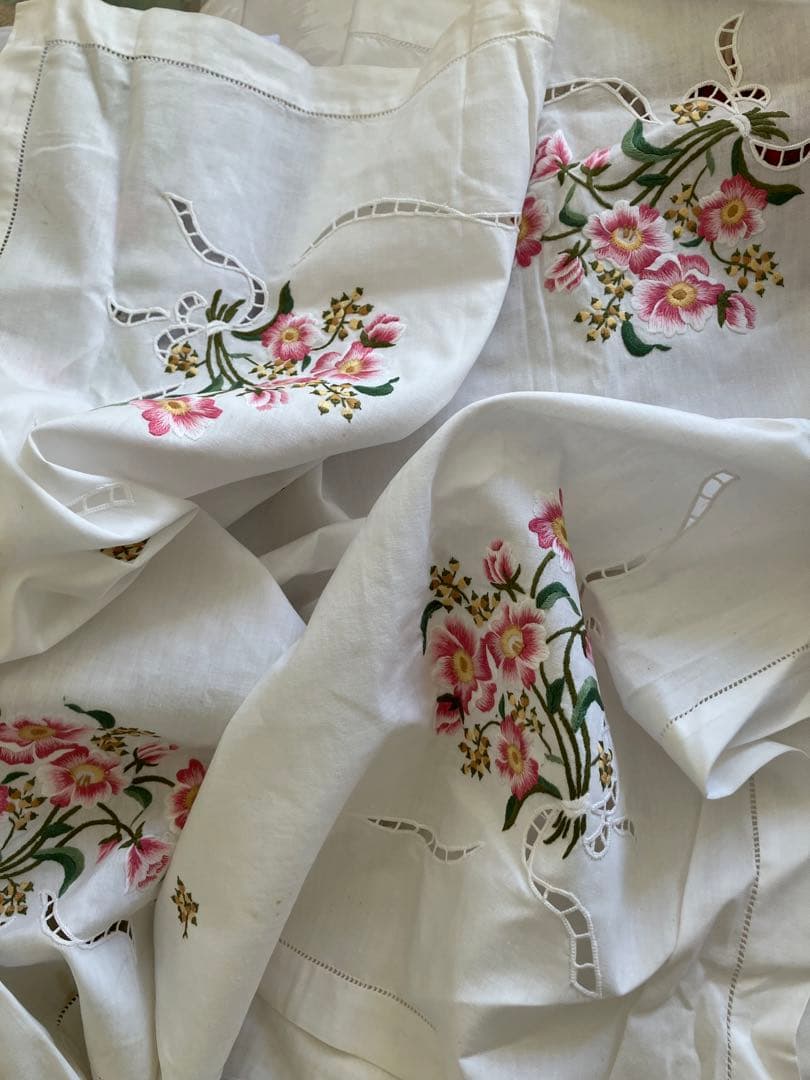 花柄刺繍テーブルクロス85x85cm