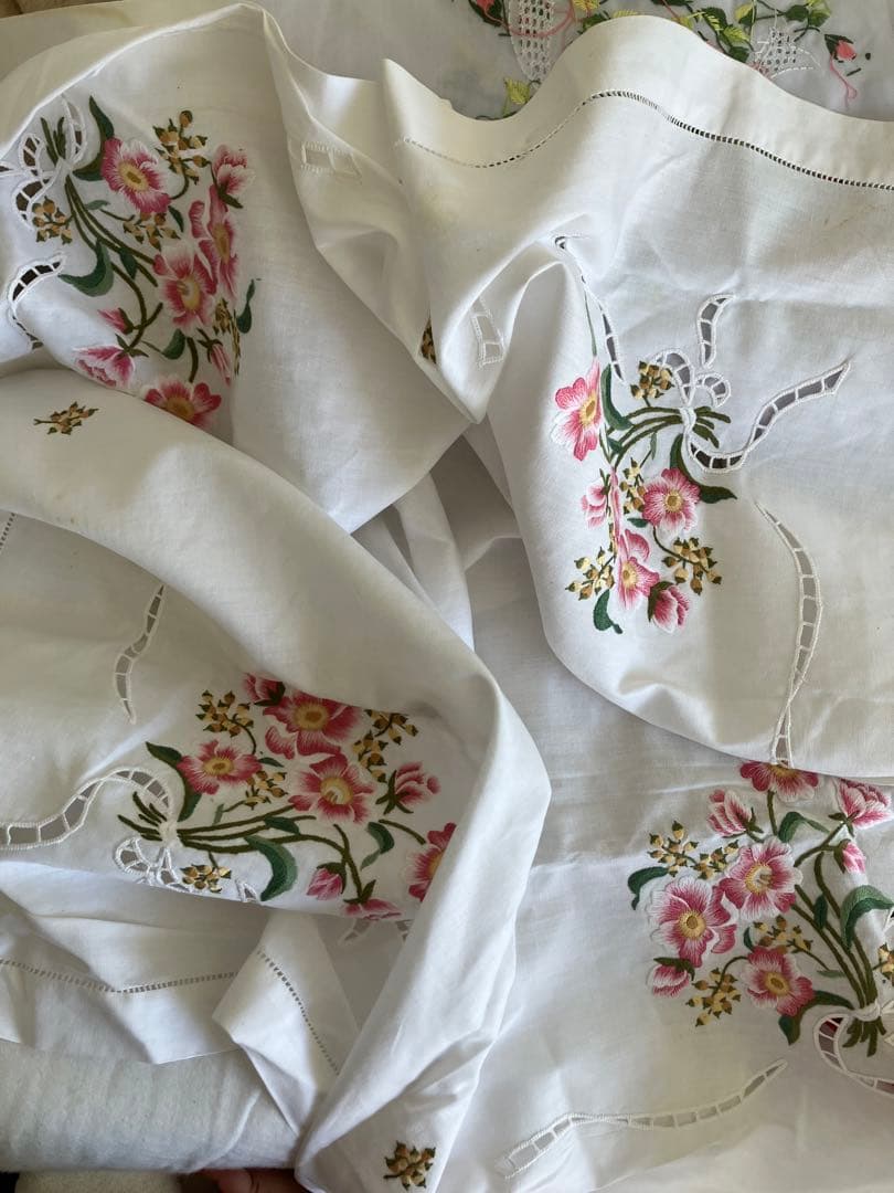 花柄刺繍テーブルクロス85x85cm