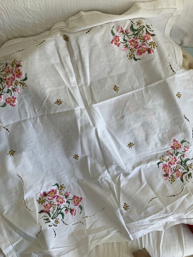 花柄刺繍テーブルクロス85x85cm