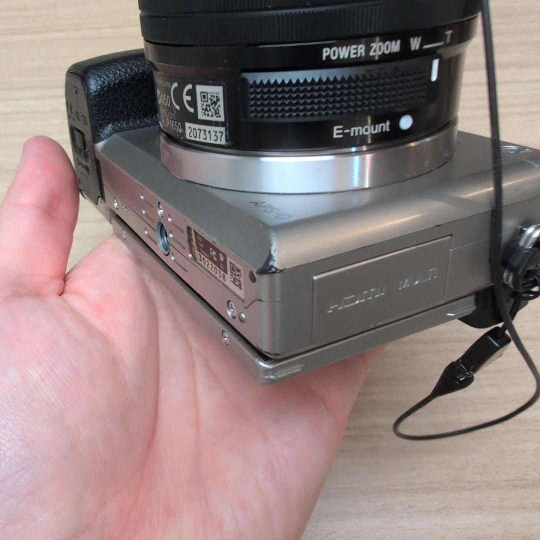 SONY α6000 ミラーレス一眼 レンズキット　バッテリー2個とおまけつき