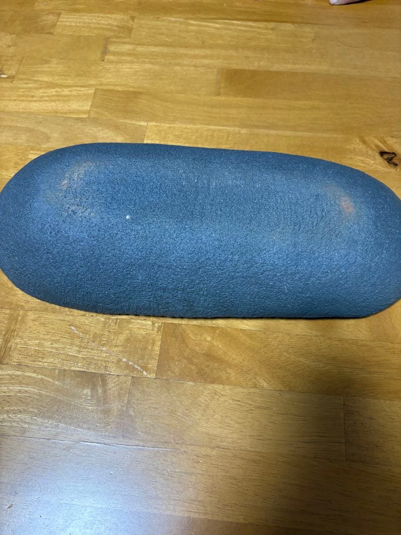 ダークグレーの装飾皿