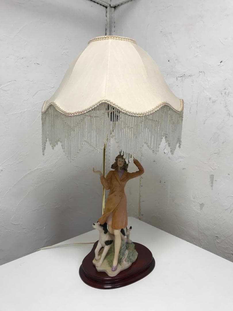 エレガントなテーブルランプ ②