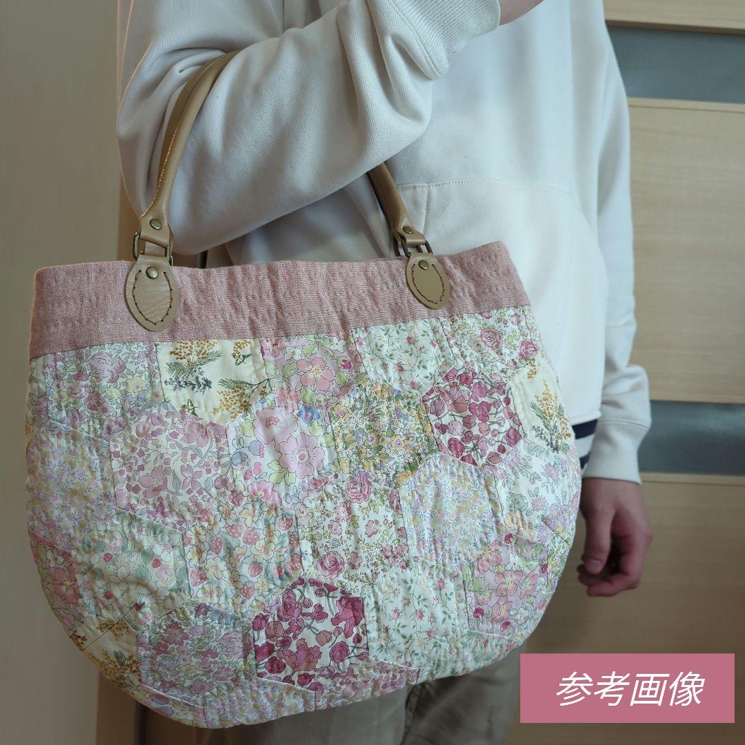 ✿リバティ✕パッチワーク✿　カテドラルウィンドウのハーフムーンバック　〈ピンク〉