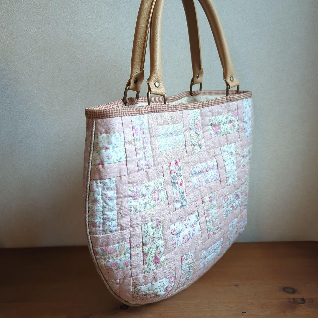 ✿リバティ✕パッチワーク✿　カテドラルウィンドウのハーフムーンバック　〈ピンク〉