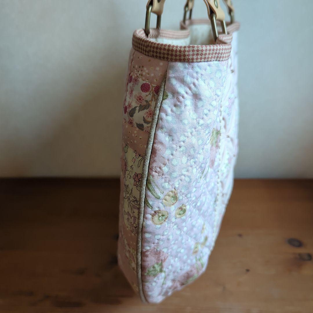 ✿リバティ✕パッチワーク✿　カテドラルウィンドウのハーフムーンバック　〈ピンク〉