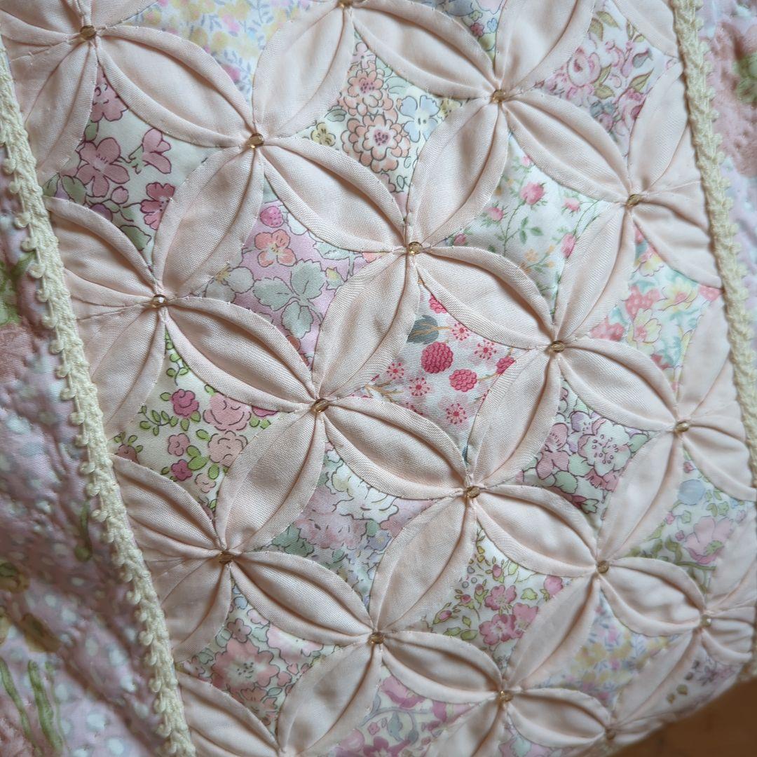 ✿リバティ✕パッチワーク✿　カテドラルウィンドウのハーフムーンバック　〈ピンク〉