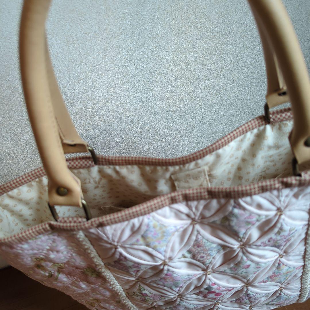 ✿リバティ✕パッチワーク✿　カテドラルウィンドウのハーフムーンバック　〈ピンク〉