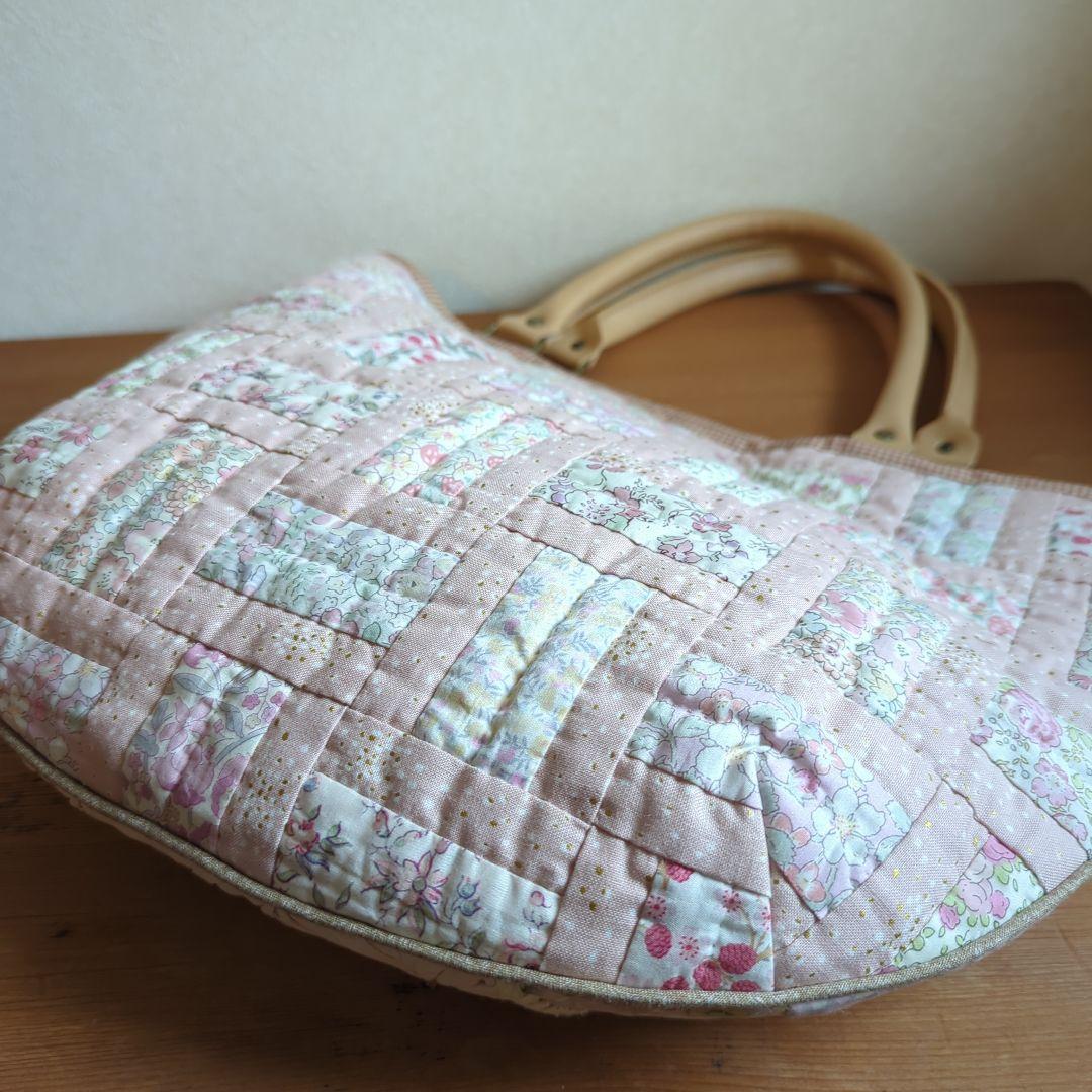 ✿リバティ✕パッチワーク✿　カテドラルウィンドウのハーフムーンバック　〈ピンク〉