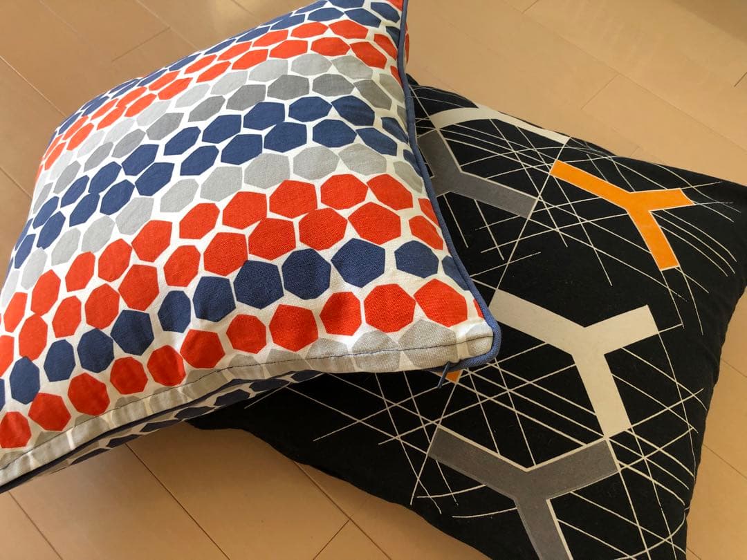 IKEA　羽毛クッション4個セット（50ｘ50、40ｘ40）