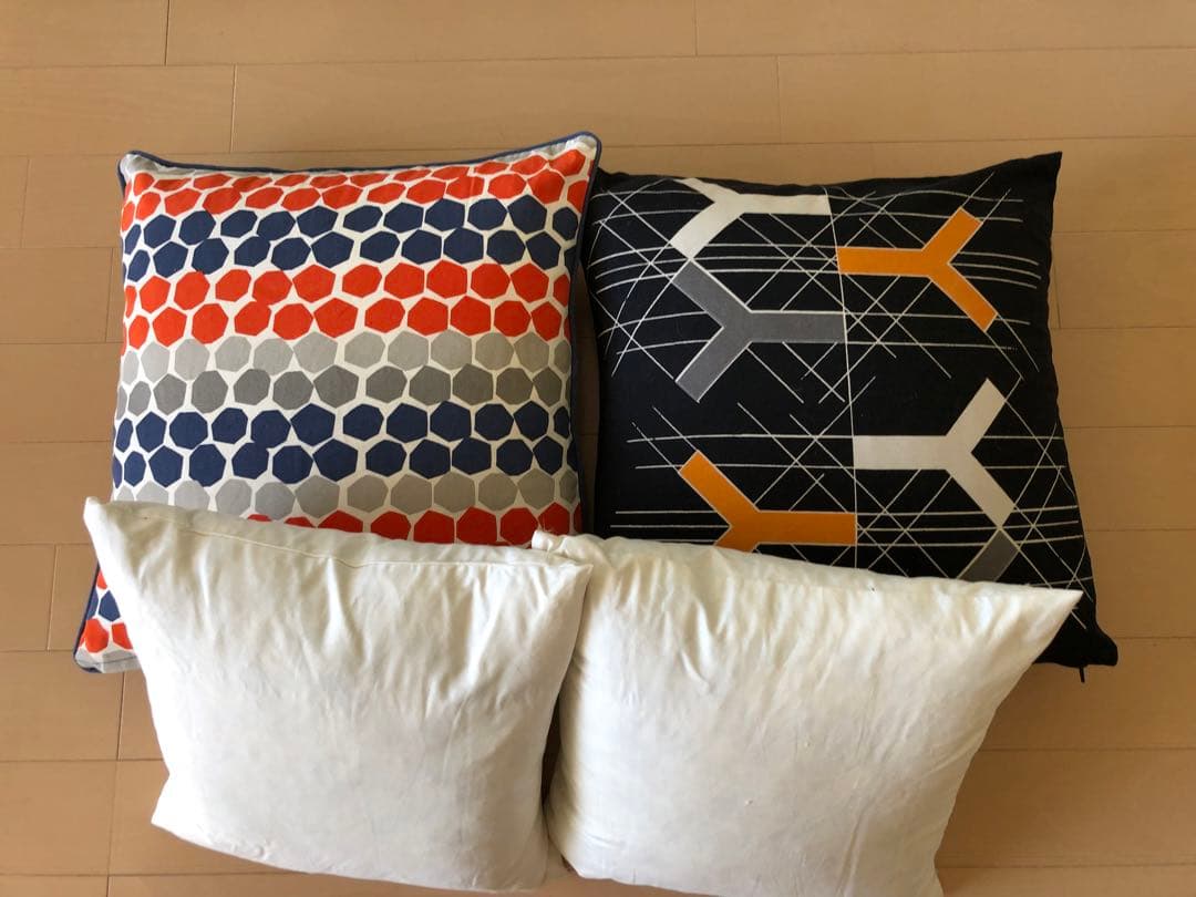 IKEA　羽毛クッション4個セット（50ｘ50、40ｘ40）