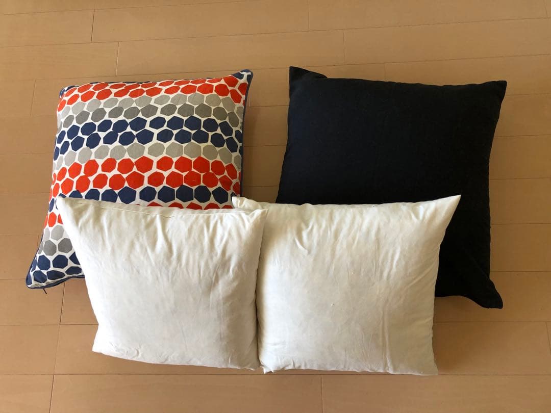 IKEA　羽毛クッション4個セット（50ｘ50、40ｘ40）
