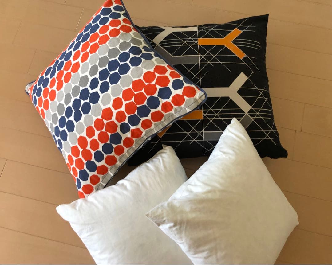 IKEA　羽毛クッション4個セット（50ｘ50、40ｘ40）