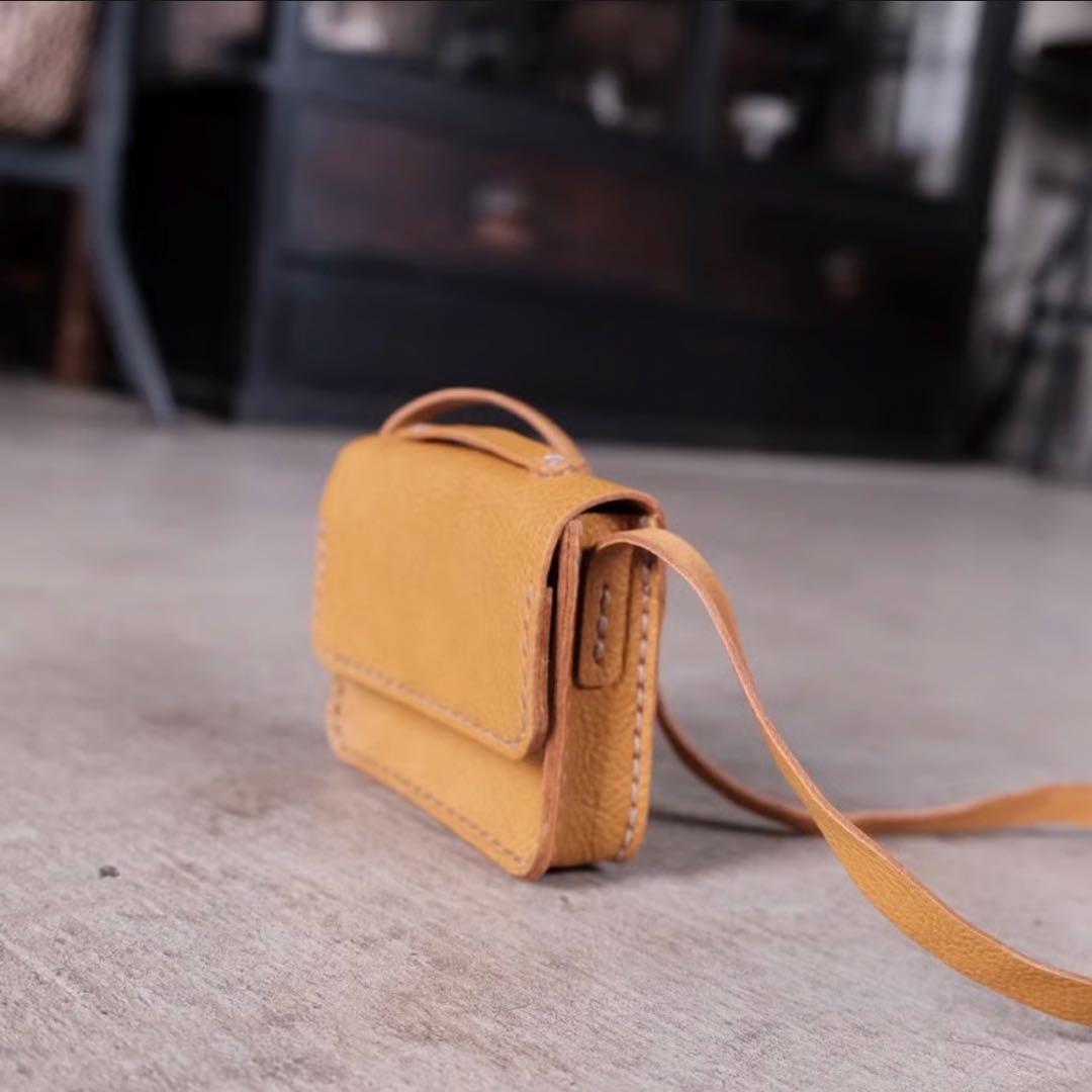 お名前の刻印可能　LOVOT用レザーポシェット　マスタード