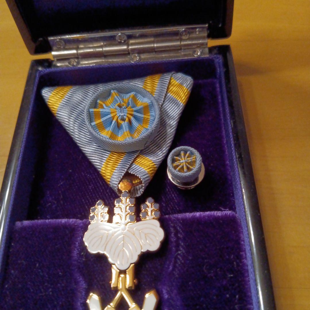 【美品】瑞宝小綬章 現行タイプ 新型 旧勲四等 略章 共箱入 完品 地2