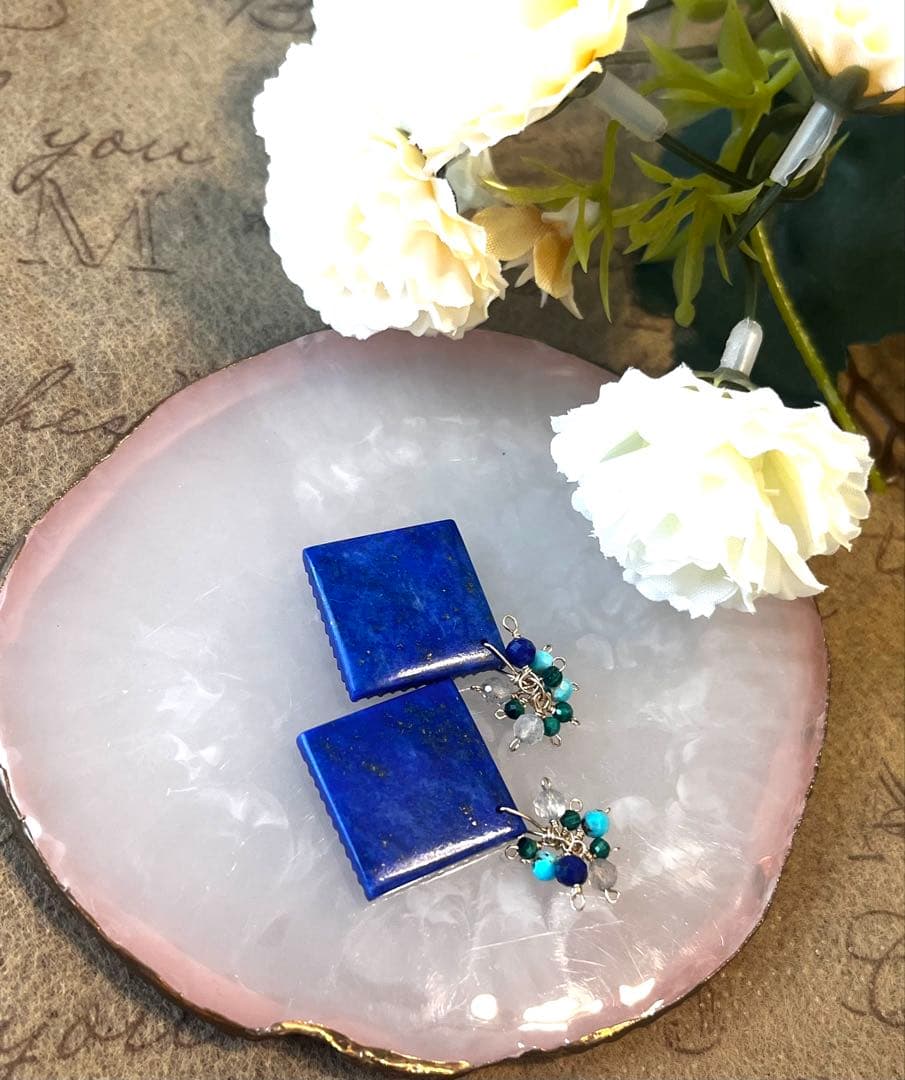 cocoです。14kgfラピスラズリのフラワーカービングピアス