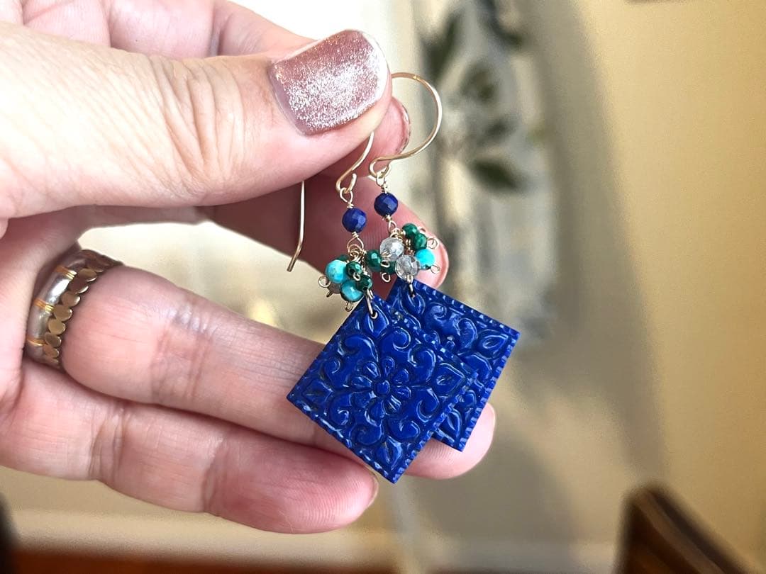 cocoです。14kgfラピスラズリのフラワーカービングピアス