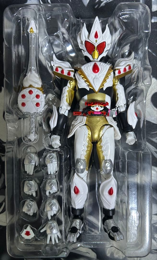 S.H.Figuarts 仮面ライダーガヴ ケーキングフォーム　フィギュアーツ