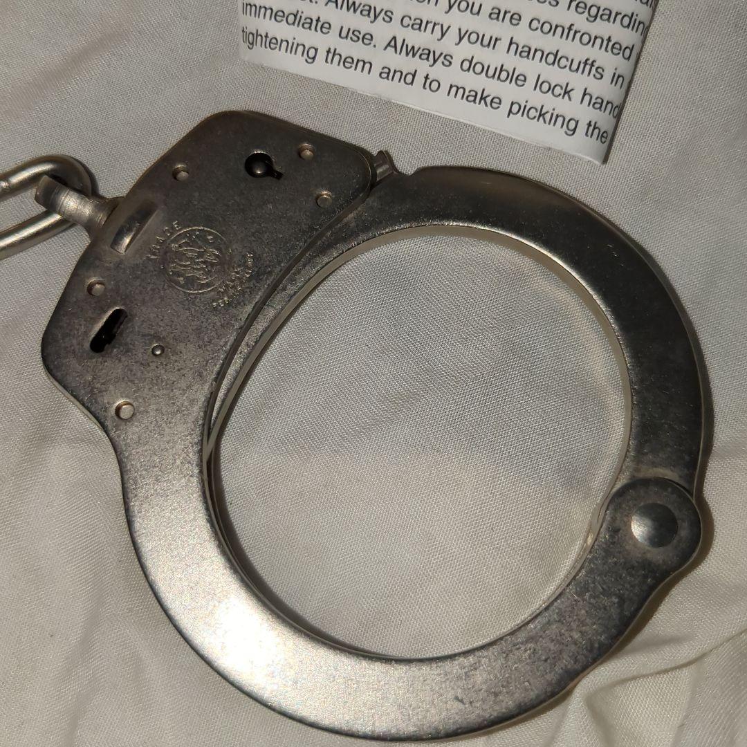 米国製実物　手錠　ハンドカフ　 Smith＆Wesson M100　S&W