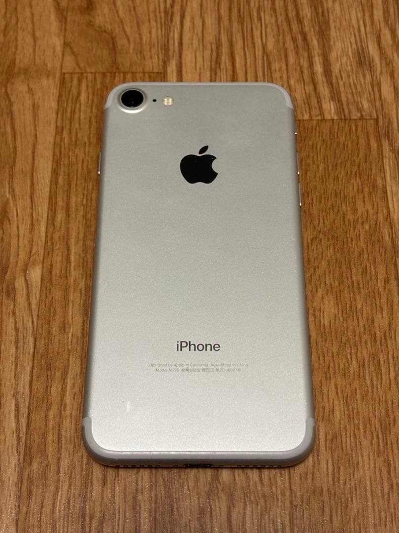 【美品】iPhone 7 シルバー 32GB SIMフリー 動作確認済み