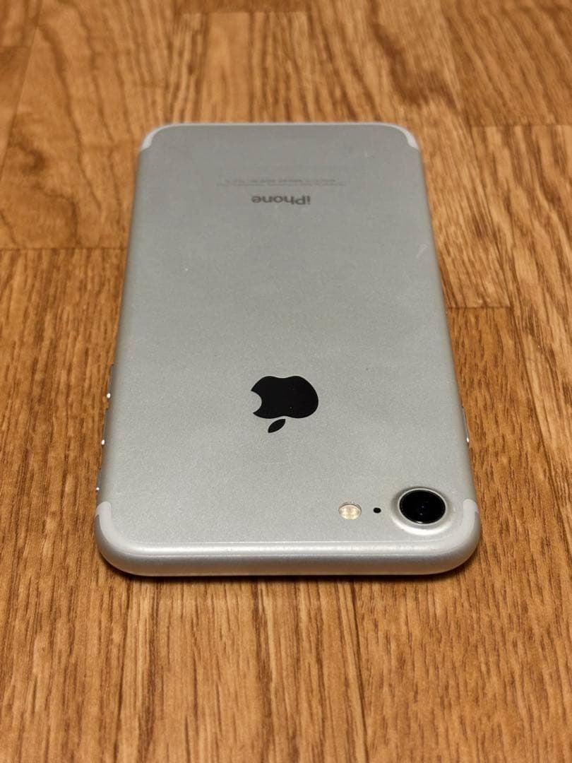 【美品】iPhone 7 シルバー 32GB SIMフリー 動作確認済み
