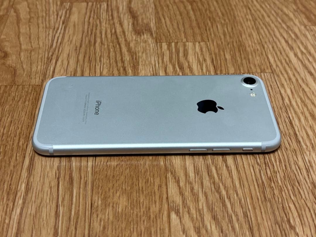 【美品】iPhone 7 シルバー 32GB SIMフリー 動作確認済み