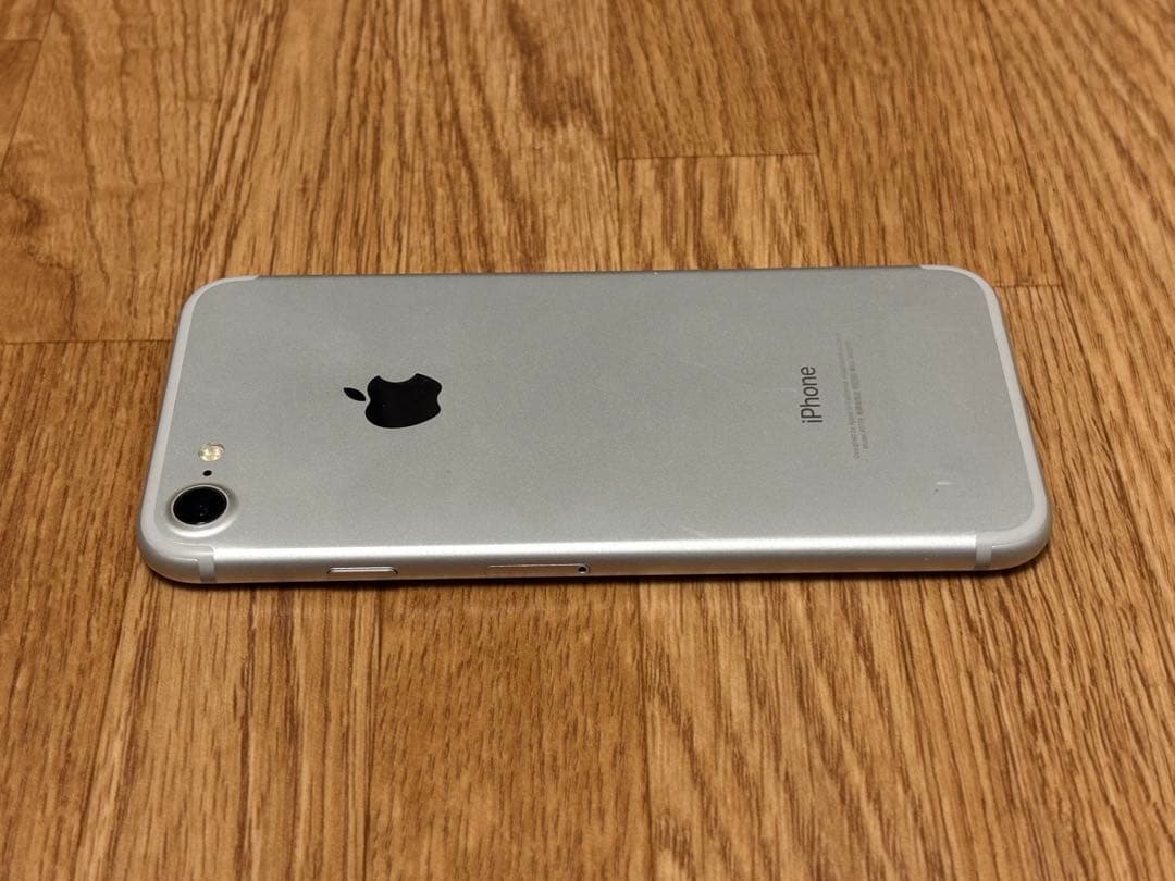 【美品】iPhone 7 シルバー 32GB SIMフリー 動作確認済み