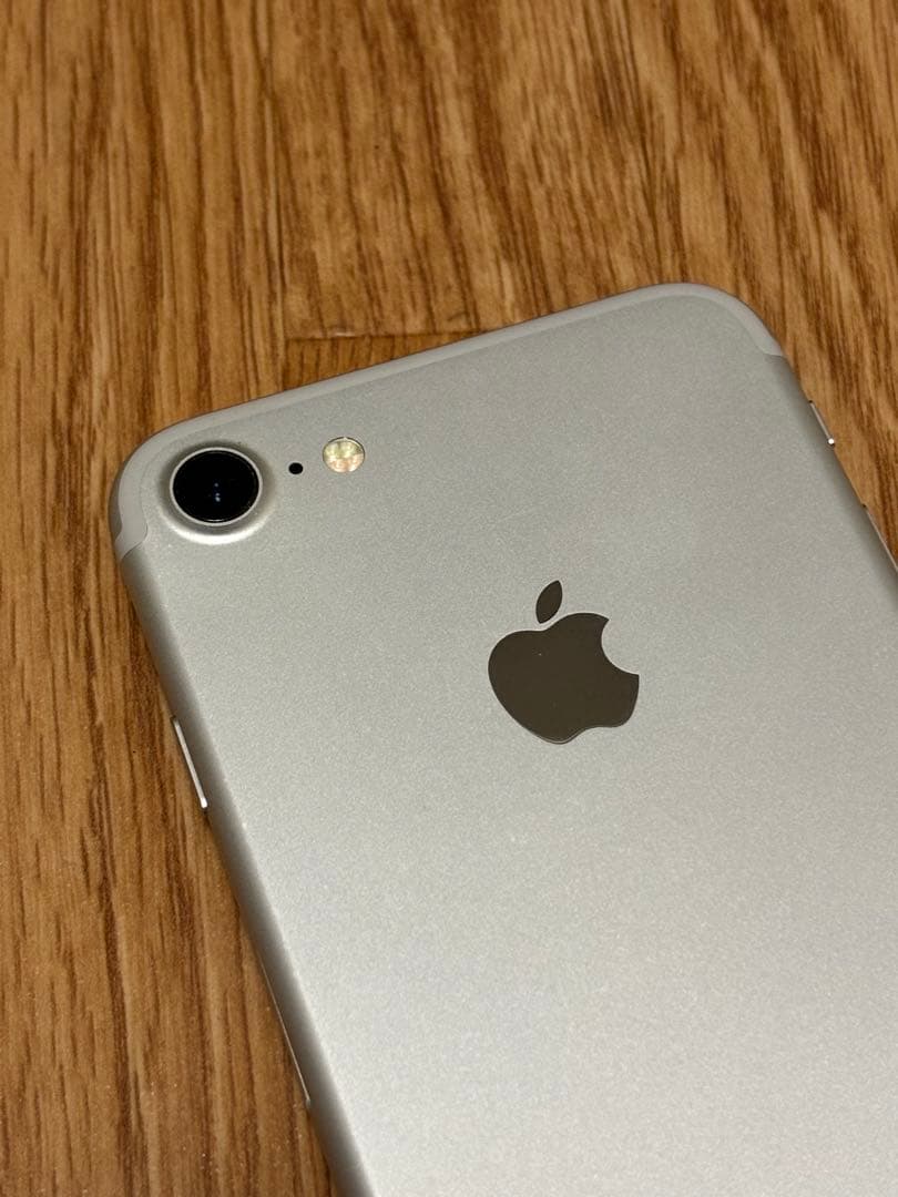 【美品】iPhone 7 シルバー 32GB SIMフリー 動作確認済み