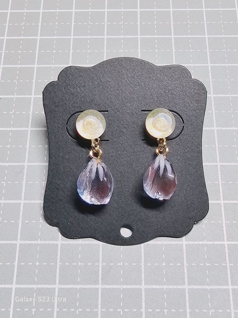 ⑧❣️蘭❣️★Ｎｏ1476 K16GPピアス★銀河＆レジン桜花びら薄ピンク