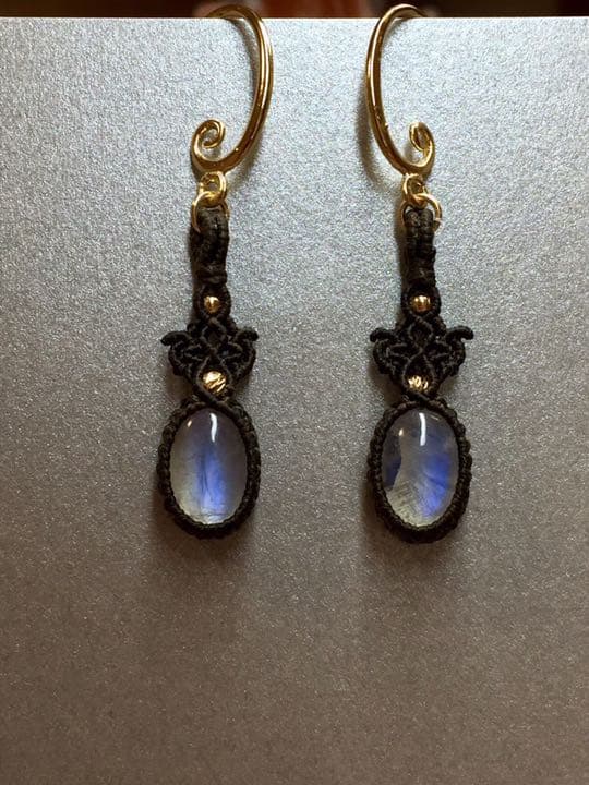 ムーンストーンマクラメピアス