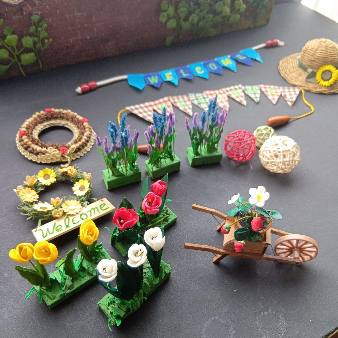 ひまわりの咲くミニチュアガーデン　背景ボード