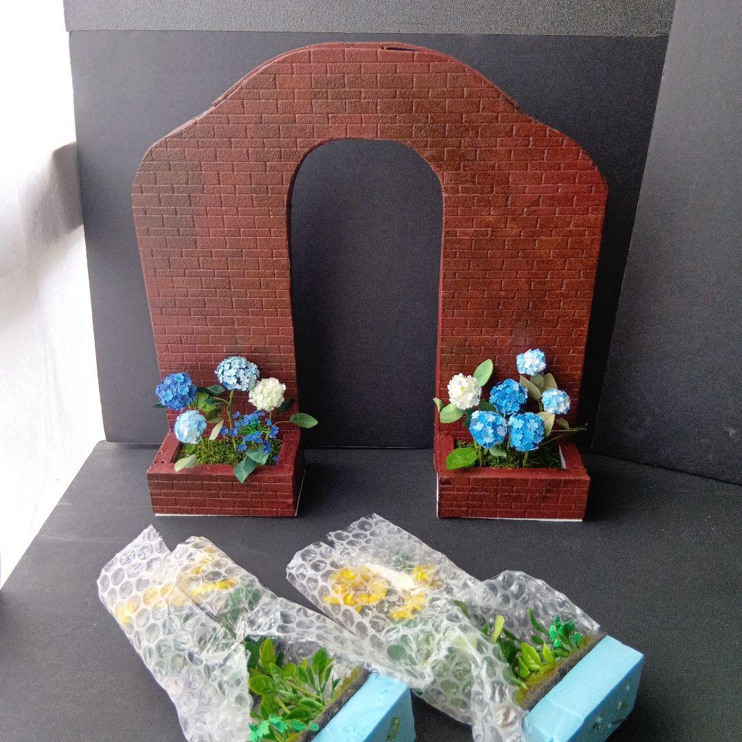 ひまわりの咲くミニチュアガーデン　背景ボード