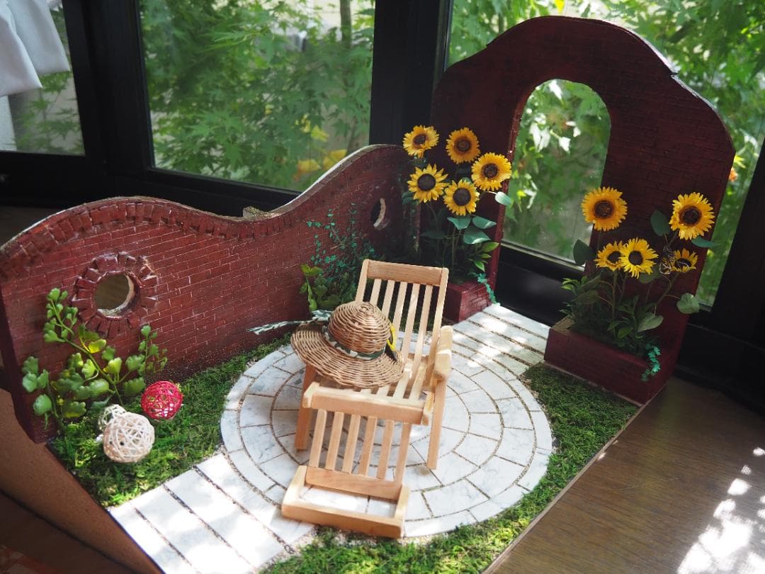 ひまわりの咲くミニチュアガーデン　背景ボード