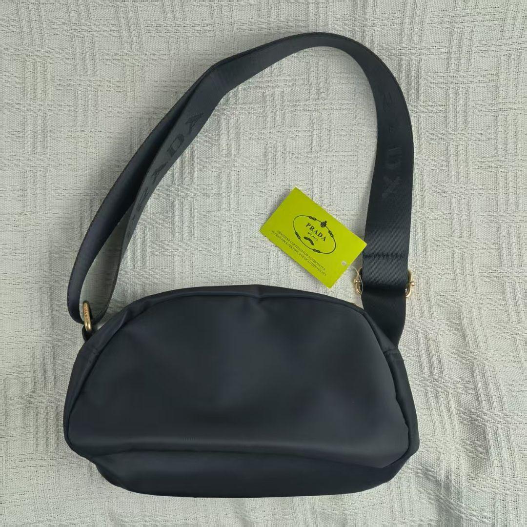 PRADA ノベルティ ブラック ショルダーバック ナイロンk2s